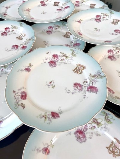 Assiettes à Entremets Dessert En Porcelaine - Décor Fleurs d'œillets Initiales TB - Service De Table