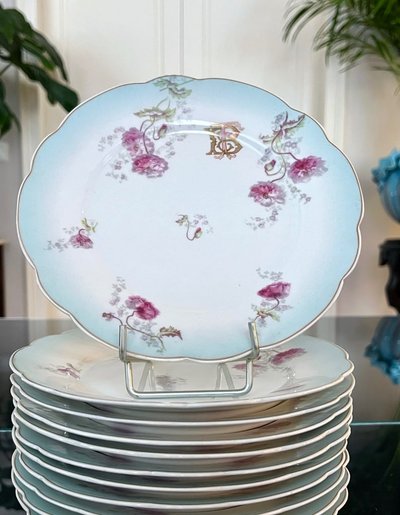 Assiettes à Entremets Dessert En Porcelaine - Décor Fleurs d'œillets Initiales TB - Service De Table