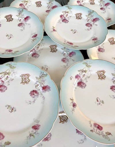 Assiettes à Entremets Dessert En Porcelaine - Décor Fleurs d'œillets Initiales TB - Service De Table