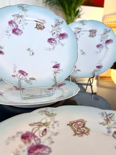 Assiettes à Entremets Dessert En Porcelaine - Décor Fleurs d'œillets Initiales TB - Service De Table