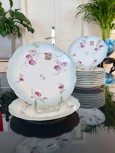 Assiettes à Entremets Dessert En Porcelaine - Décor Fleurs d'œillets Initiales TB - Service De Table