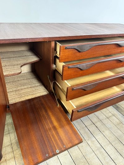 Vintage Teakholz-Schrank von Jentique furniture 1960