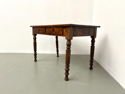 Scrivania in pino con gambe tornite, 1900