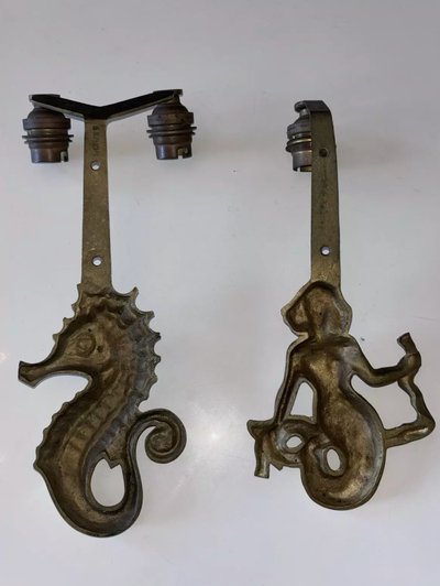 E. Guillemard (1918-1944) Two Art Deco gilded bronze wall lights Signed