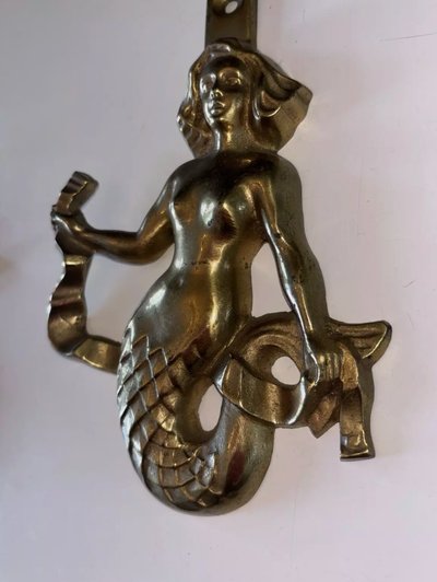 E. Guillemard (1918-1944) Two Art Deco gilded bronze wall lights Signed