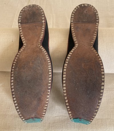 Pair of traditional Ottoman shoes XIX e