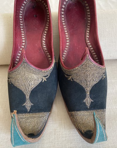 Pair of traditional Ottoman shoes XIX e