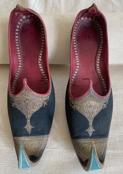 Pair of traditional Ottoman shoes XIX e