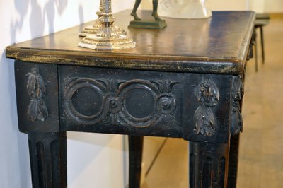 Console Louis XVI provençale .  Noyer  sculpté, Fin XVIIIe Siècle