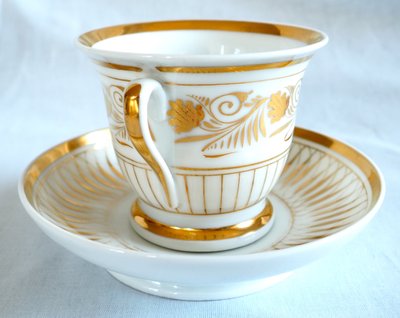 Large breakfast cup in fine gold-gilded Paris porcelain and its vermeil spoon
