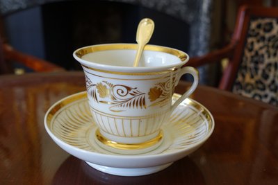 Large breakfast cup in fine gold-gilded Paris porcelain and its vermeil spoon