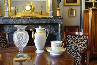 Large breakfast cup in fine gold-gilded Paris porcelain and its vermeil spoon