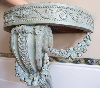 Console d'applique demi-lune d'époque Louis XVI dans le goût de Jacob, bois patiné et marbre