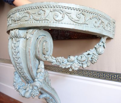 Console d'applique demi-lune d'époque Louis XVI dans le goût de Jacob, bois patiné et marbre