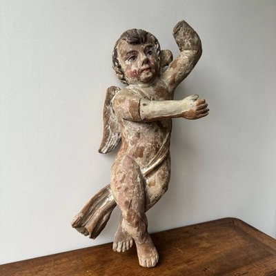 Polychrom geschnitzter Engel aus Holz aus dem 17. Jahrhundert
