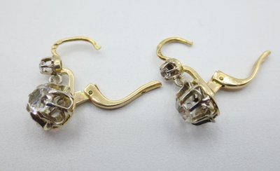 Ohrringe, Saphir, Gold und Silber. 