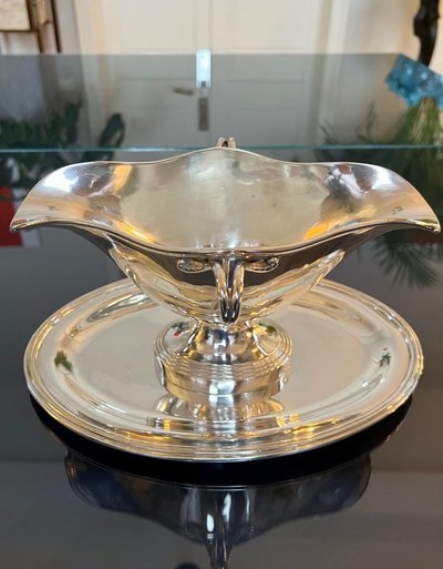 Saucière mit Tablett aus versilbertem Metall - Goldschmied Charles Christofle