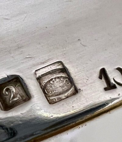 Saucière mit Tablett aus versilbertem Metall - Goldschmied Charles Christofle