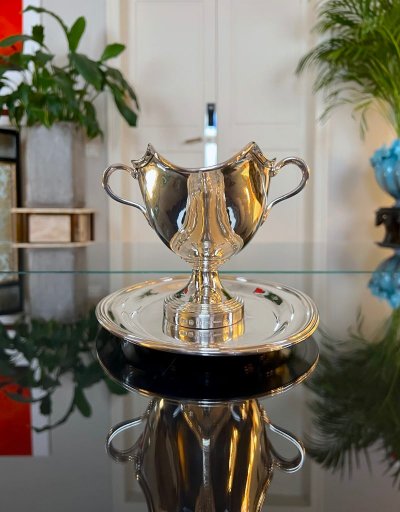 Saucière mit Tablett aus versilbertem Metall - Goldschmied Charles Christofle