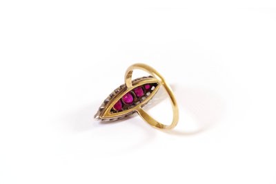 Anello marquise con rubini e diamanti in oro 18k e argento, anello navette antico
