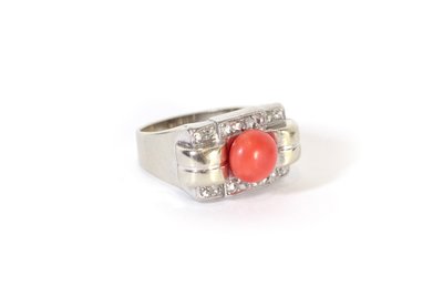 Anello Tank con diamanti corallo in oro 18k e platino, anello Tank, cabochon di corallo, diamanti taglio rosa