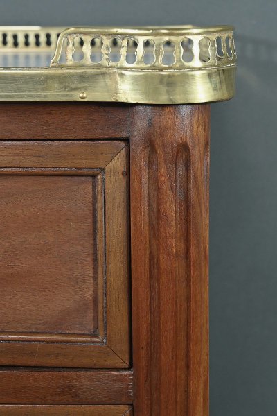 Piccolo comò in mogano, stile Luigi XVI – fine XIX secolo