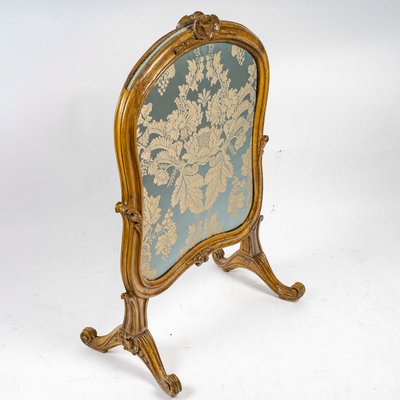 Paravento lionese in noce intagliato, epoca Luigi XV, circa 1740-1750