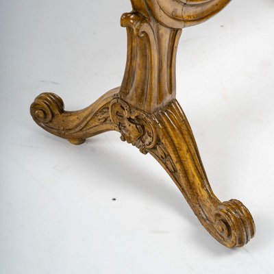 Paravento lionese in noce intagliato, epoca Luigi XV, circa 1740-1750