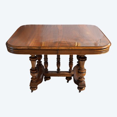 Antique Henri II extendable table in solid walnut. France, 19th century.