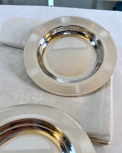 2 sottobicchieri per bottiglie in metallo placcato argento - Christofle - Art Deco