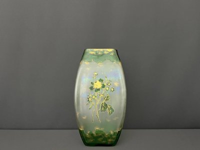 Emaillierte Glasvase mit goldenem Blumendekor – Jugendstil