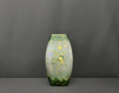 Emaillierte Glasvase mit goldenem Blumendekor – Jugendstil