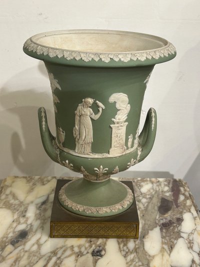 Vase Médicis En Porcelaine De Wedgwood Socle En Bronze Doré D’époque Début XIXéme Siècle 