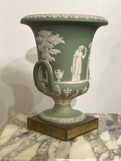 Vase Médicis En Porcelaine De Wedgwood Socle En Bronze Doré D’époque Début XIXéme Siècle 