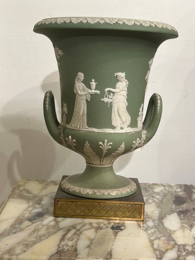 Vase Médicis En Porcelaine De Wedgwood Socle En Bronze Doré D’époque Début XIXéme Siècle 
