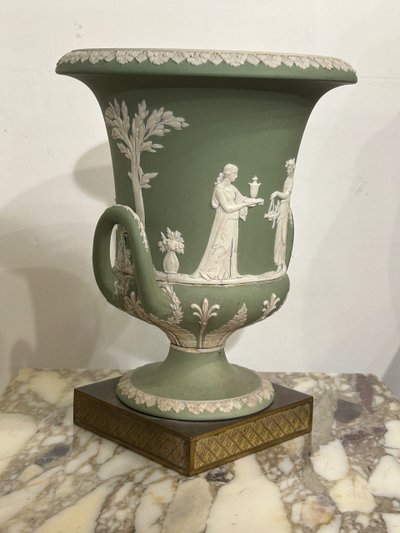 Vase Médicis En Porcelaine De Wedgwood Socle En Bronze Doré D’époque Début XIXéme Siècle 