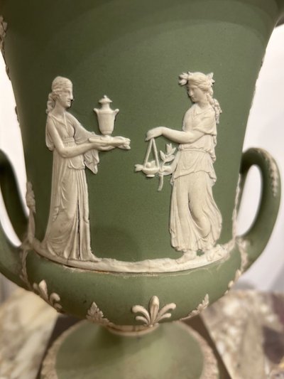 Vase Médicis En Porcelaine De Wedgwood Socle En Bronze Doré D’époque Début XIXéme Siècle 