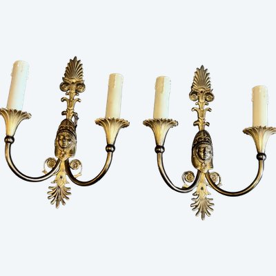 Maison CHARLES, paire d'appliques aux cariatides en bronze doré, style Empire