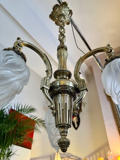 Lustre En Bronze Inspiration Louis XVI - Globes Verre Dépoli - Fin XIXe Début XXe Siècle