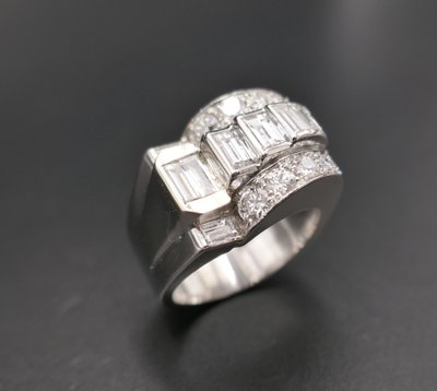 Anello con sigillo asimmetrico, diamanti, platino, Art Déco.