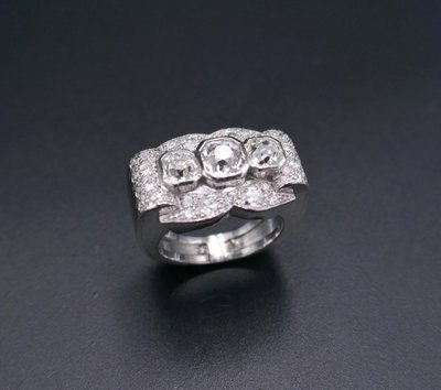 Anello con sigillo Art Déco, diamanti 2,80 ct, platino.