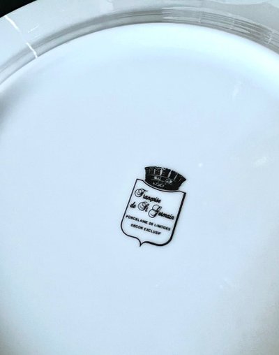 11 Assiettes à Dessert En Porcelaine De Limoges - Filets Or Monogrammes