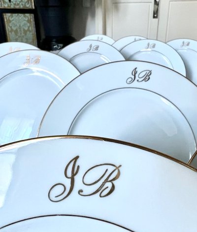 11 Assiettes à Dessert En Porcelaine De Limoges - Filets Or Monogrammes