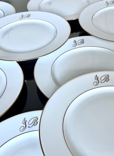 11 Assiettes à Dessert En Porcelaine De Limoges - Filets Or Monogrammes