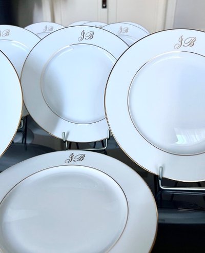 11 Assiettes à Dessert En Porcelaine De Limoges - Filets Or Monogrammes