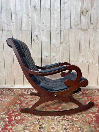 Fauteuil basculant Chesterfield en cuir noir 