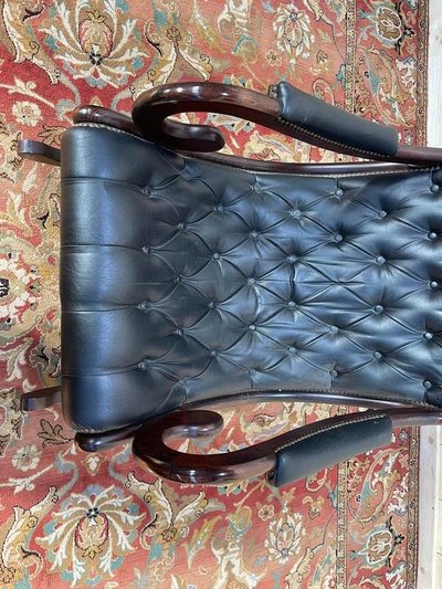 Fauteuil basculant Chesterfield en cuir noir 