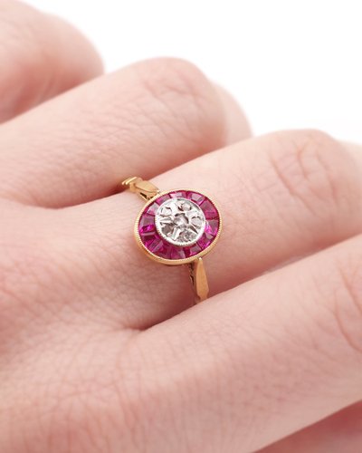 Art Deco Diamant- und Rubinring in 18 Karat Gold und Platin, ovaler Ring, Art Deco Schmuck