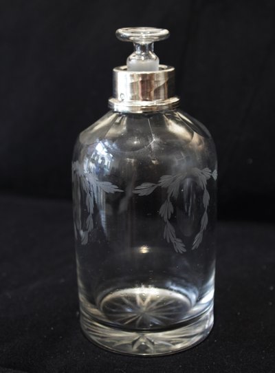 Flacon en cristal taillé et col en argent massif, poinçon Minerve, fin 19ème siècle