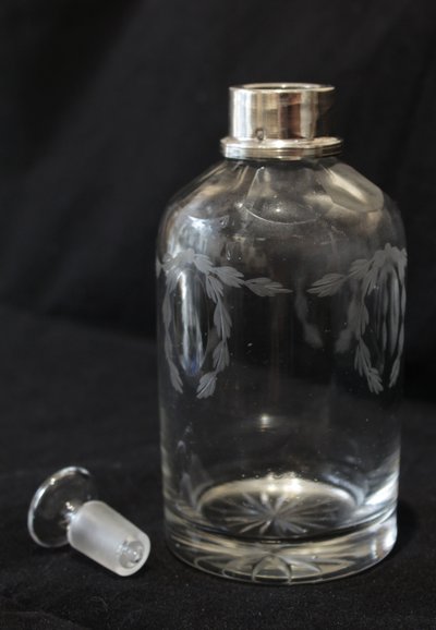 Flacon en cristal taillé et col en argent massif, poinçon Minerve, fin 19ème siècle